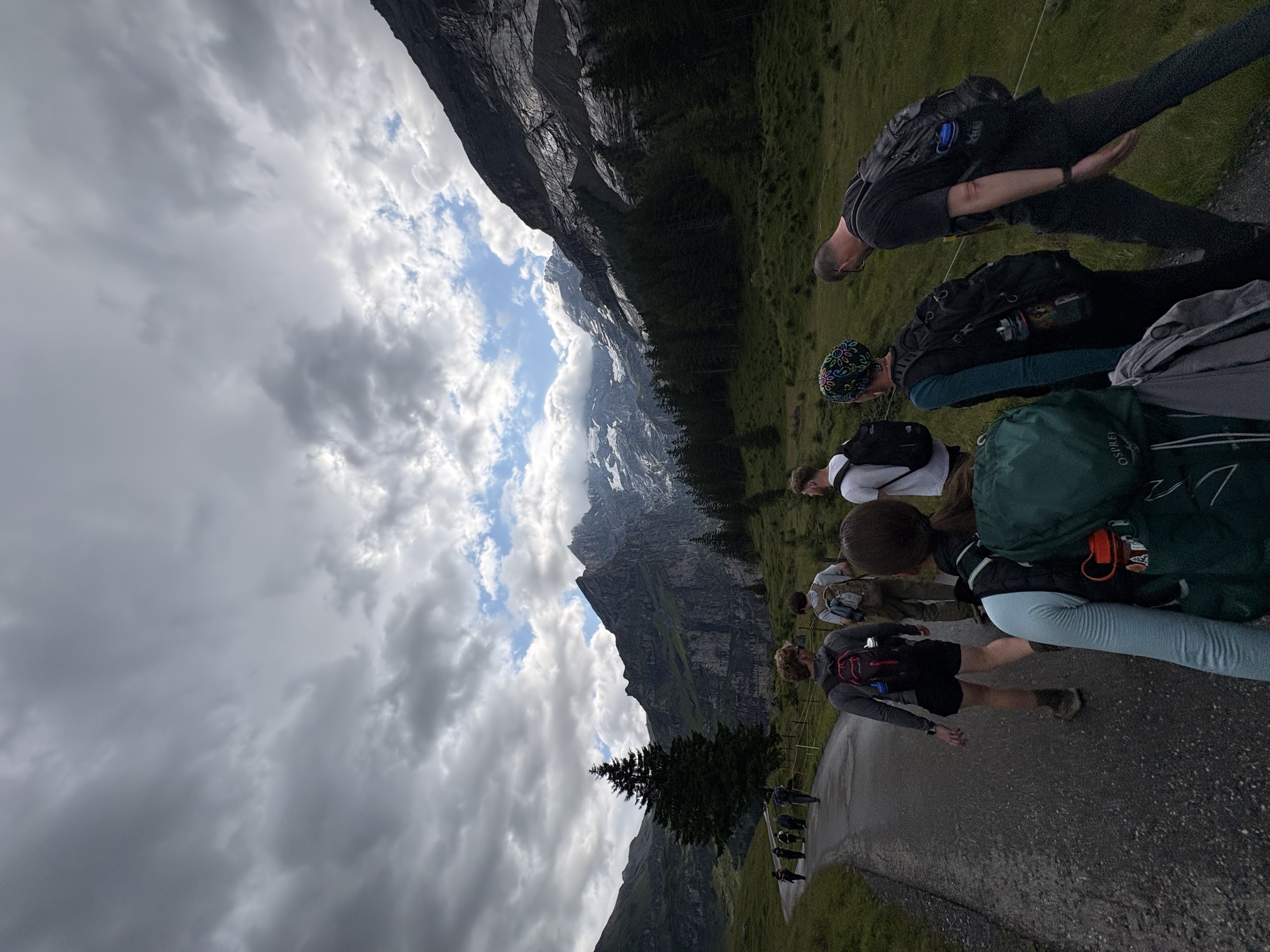 Hike up to Oeschinensee Lake